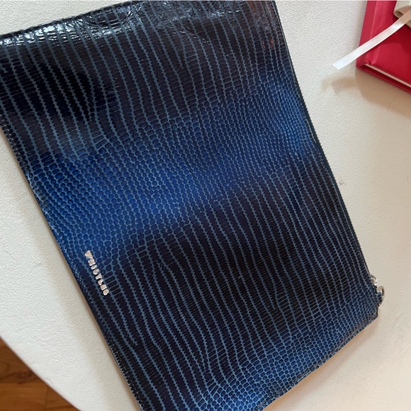The whistles clutch - Picture 1 of 1